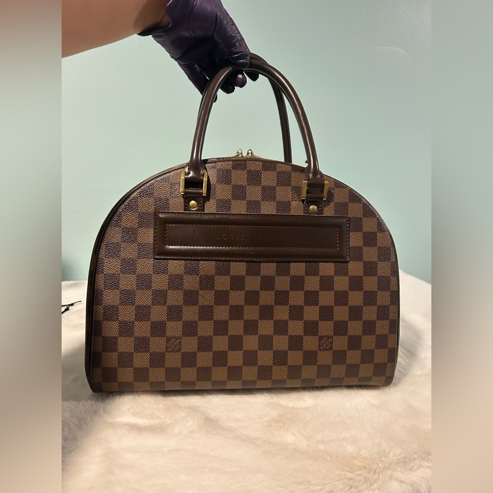 Louis Vuitton Nolita in Damier Ebene Excellent Condition
Authentic pre-owned